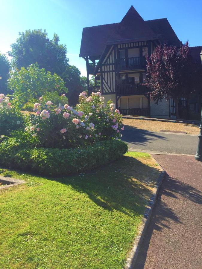 Domaine Prive, , Piscine, Jacuzzi, Joli Appartement Deauville Exterior photo
